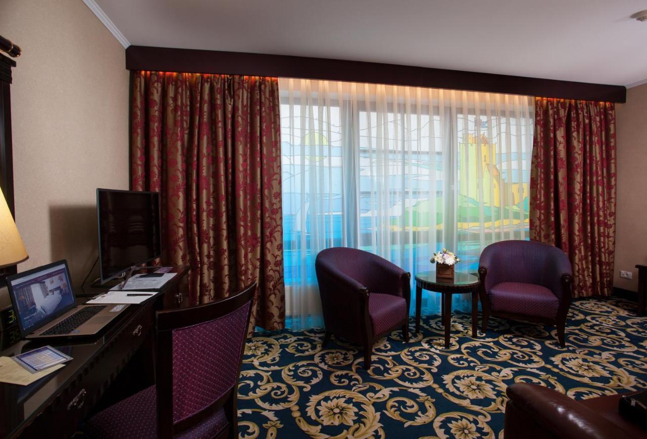 London Hotel Odessa Exterior foto